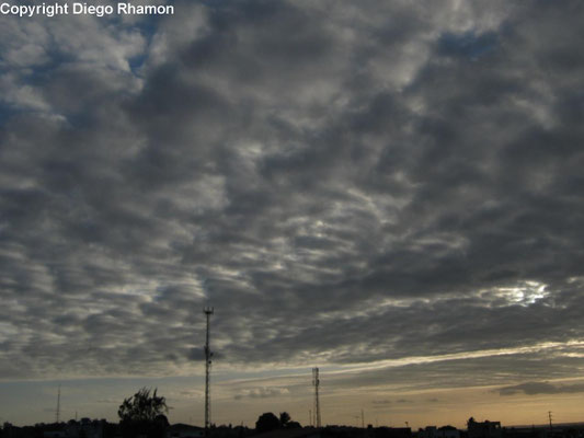 Altocumulus stratiformis vistas em João Pessoa, Paraíba, em 19/09/2011.