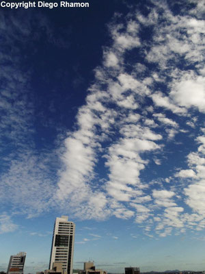 Altocumulus duplicatus vistas em Campina Grande, Paraíba, em 16/06/2014.