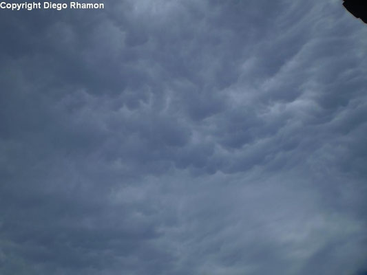 Mammatus associadas à Cumulonimbus vistas em João Pessoa, Paraíba, em 25/01/2011.