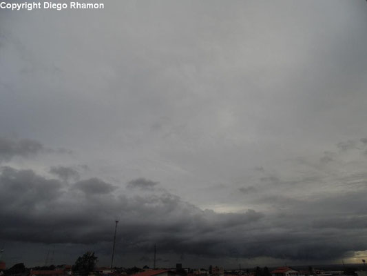 Altostratus opacus vistas em João Pessoa, Paraíba, em 29/04/2014.