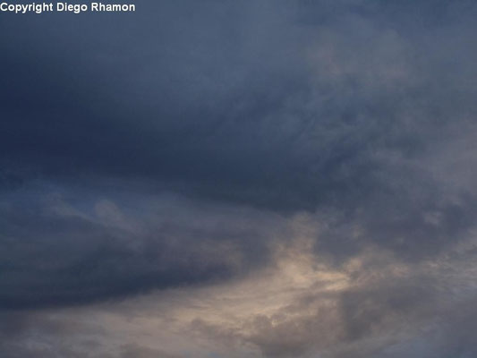 Mammatus associadas à Altocumulus vistas em João Pessoa, Paraíba, em 14/03/2014.