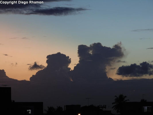 Cumulus congestus vistas em João Pessoa, Paraíba, em 13/04/2014.