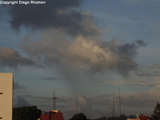 Cumulus congestus virga vista em João Pessoa, Paraíba, em 17/03/2014.