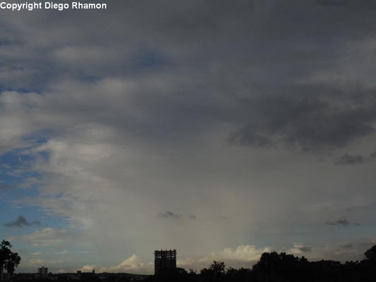 Nimbostratus praecipitatio vista em Campina Grande, Paraíba, em 27/05/2014.