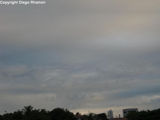 Stratus undulatus vistas em João Pessoa, Paraíba, em 16/06/2013.