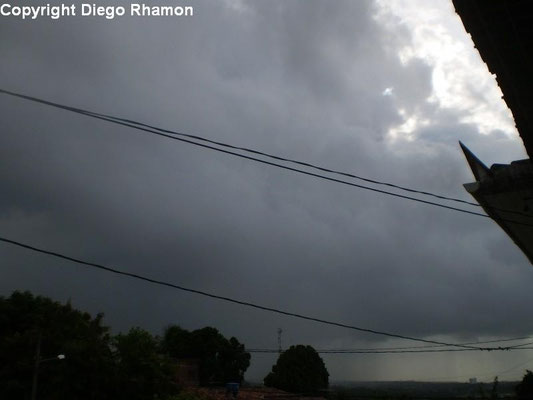Cumulus congestus praecipitatio vista em João Pessoa, Paraíba, em 31/01/2010.