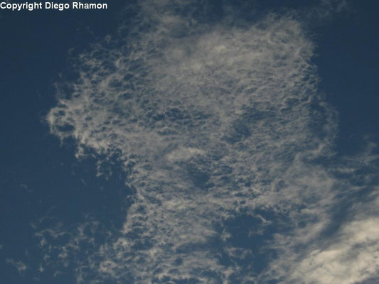 Altocumulus lacunosus vistas em João Pessoa, Paraíba, em 25/06/2011.