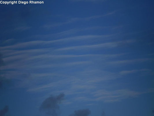 Altocumulus undulatus vistas em João Pessoa, Paraíba, em 30/01/2011.