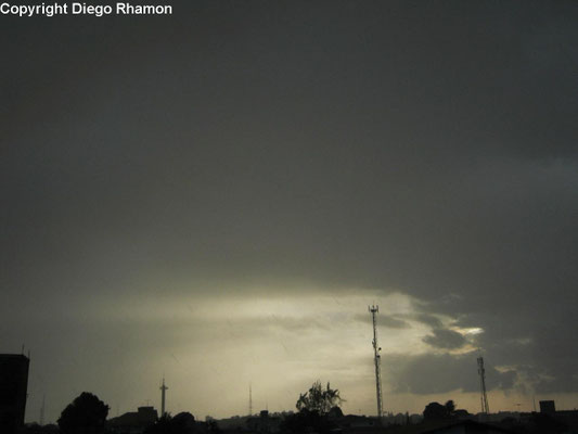 Nimbostratus praecipitatio vista em João Pessoa, Paraíba, em 06/02/2012.