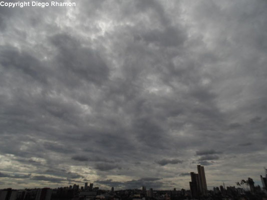 Altocumulus stratiformis opacus vistas em Campina Grande, Paraíba, em 18/05/2014.