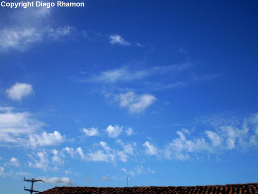 Altocumulus castellanus vistas em João Pessoa, Paraíba, em 14/11/2009.
