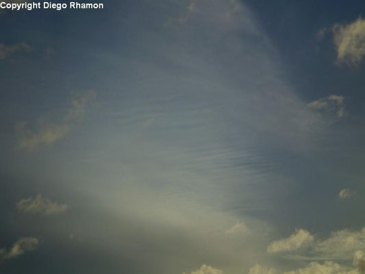 Cirrostratus undulatus vistas em João Pessoa, Paraíba, em 26/01/2011.