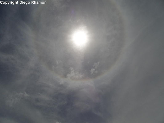 Cirrostratus fibratus e halo 22° vistos em João Pessoa, Paraíba, em 02/04/2014.
