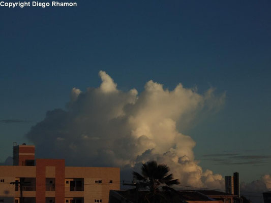 Cumulus congestus vista em João Pessoa, Paraíba, em 10/03/2014.