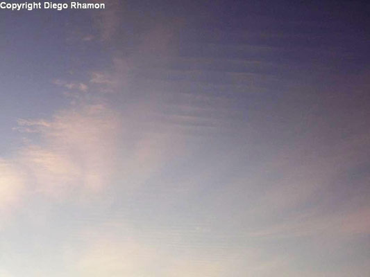 Cirrostratus undulatus vistas em João Pessoa, Paraíba, em 25/03/2014.