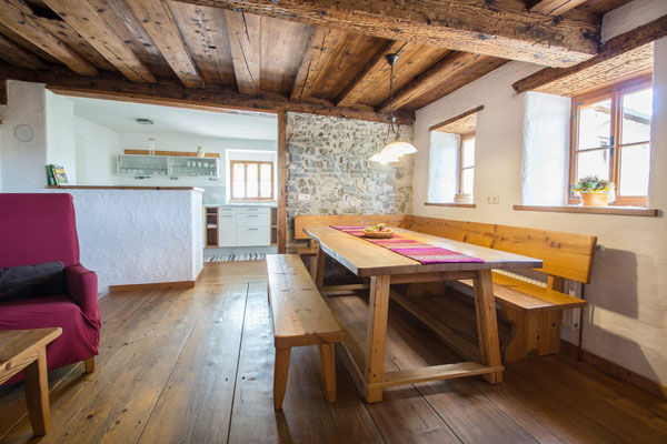 Bauernstube mit großem Esstisch