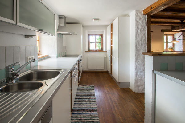 Küche mit Geschirrspüler