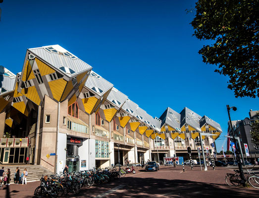 Kubushäuser bei der Markthalle von Rotterdam 
