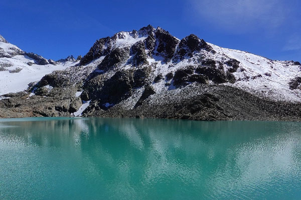 Die Laguna de Los Tres mit türkisem Wasser