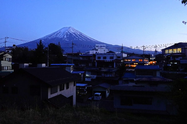 Fuji Mountain während der blauen Stunde