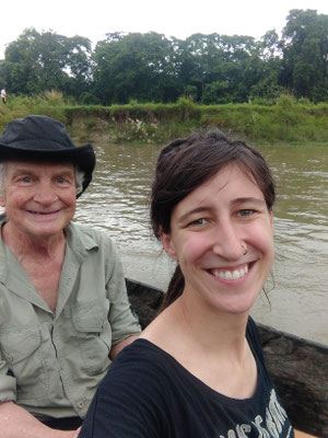 Kanufahrt im Chitwan Nationalpark mit Übernachtung im Baumhaus im Dschungel, Sarah und Rand