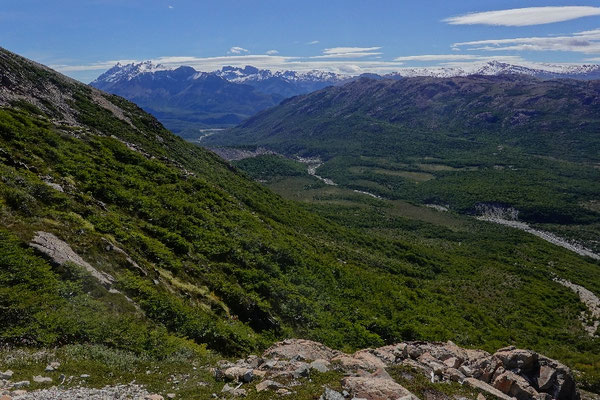 Der Blick hinunter ins Tal vom Trail zur Laguna de Los Tres