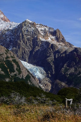 Gletscher am Berg auf dem Weg zur Laguna de Los Tres