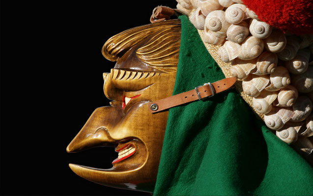 Schuttig Larve (Holzmaske)