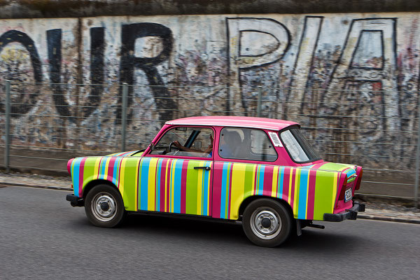 Trabbi trifft Mauer