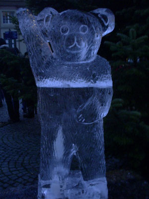 Eisskulptur Teddybär