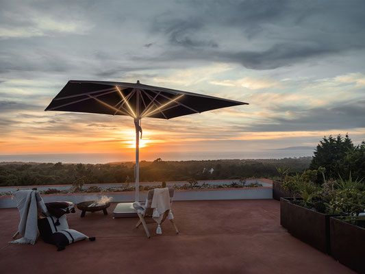 Glatz Sonnenschirm Fortello und Fortello LED | der hochwertige, windstabile Sonnenschirm mit integrierter LED-Beleuchtung mit Akkubetrieb bei FINK Sonnenschirme in Großostheim / Aschaffenburg. Glatz-Premium-Fachpartner