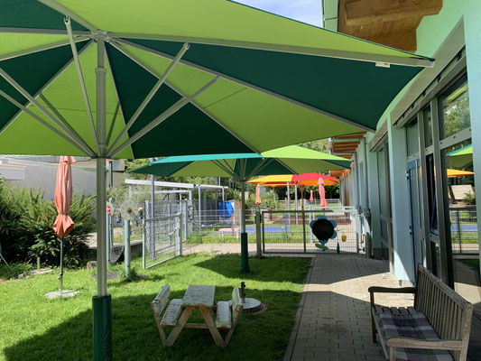 😎 may Sonnenschirm SCHATTELLO 🌈 Sonnenschutz im Kindergarten St. Josef Würzburg ✅ vom Fachmann für may Sonnenschirme ✅ FINK Sonnenschirme 63762 Großostheim ✉ info@fink-sonnenschirme.de ✅ may Sonnenschirme vom Fachhändler kaufen ✅ Sonnenschutz für Kinder