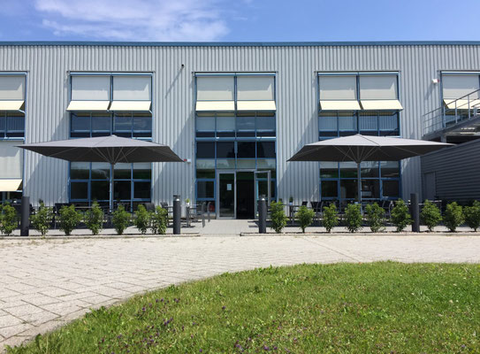 Große Sonnenschirme von may für Gastro und Gewerbe ✔ Fachhändler in HESSEN ✔ 61184 Karben 🚩 FINK Sonnenschirme ✉ info@fink-sonnenschirme.de