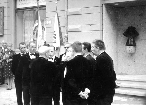 18. Juni 1966: bei der Enthüllung des Denkmals "Oswald von Wolkensteins" beim Sängerlokal der "Innsbrucker Liedertafel" in der Bürgerstraße
