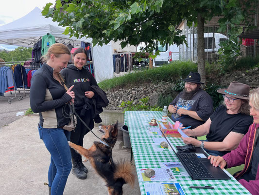 Erfolgreiches 2. KVSO-Abend-Military Bei idealen Bedingungen fand am Freitag, 12. Juni, das 2. KVSO-Abend-Military statt. Rund 100 Hund-Mensch-Teams stellten sich den Herausforderungen auf der rund fünf Kilometer langen Strecke mit neun abwechslungsreiche
