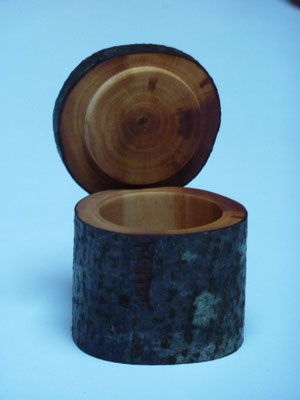 Dose aus Brennholzverwertung, Sorte unbekannt, 64 x 62 mm     CHF 25.-     Lieferbar