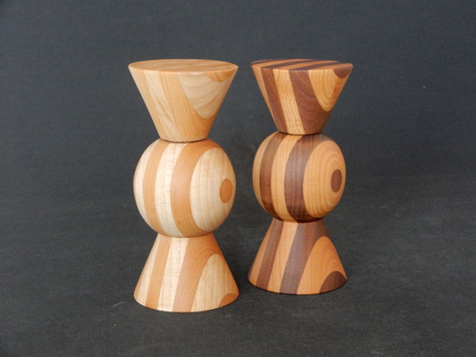 Pfeffer-/Salzmühlen-Paar, Schwarznuss/Kirschbaum/Ahorn, 2 x ca. 7,5 x 16 cm, CHF 160.-
