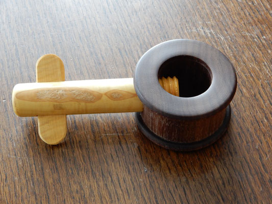 Nussknacker aus Schwarznuss/Buchsbaum, ca. 16 x 7,5 cm, CHF 30.-