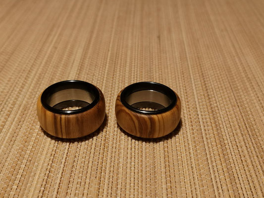 Fingerringe,     Edelstahl / Olivenholz,     div. Grössen auf Bestellung,      CHF 40.- ,      