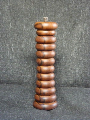  Stahlwerk / Nussbaum pur,     ca. 25 cm,     CHF 95.-