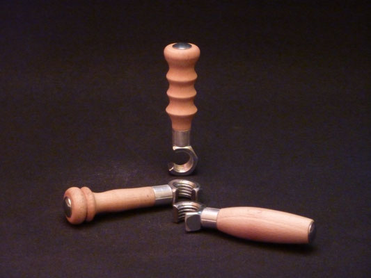 Flaschenöffner (Kapselheber)     Stahl/Alu/Buchenholz    CHF 25.-     Lieferbar