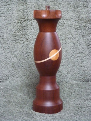  Stahlwerk / Nuss mit Kirsche/Ahorn,     ca. 25 cm,     CHF 115.-