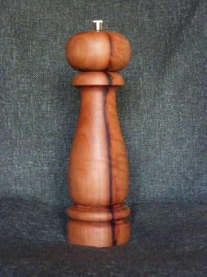  Stahlwerk / Birnbaum pur,     ca. 25 cm,     CHF 95.-
