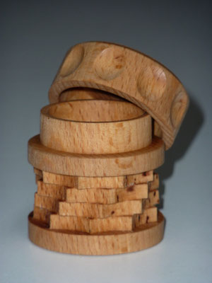 Kleines Döschen Buche 56x50mm, guillochiert    CHF 45.-     Lieferbar