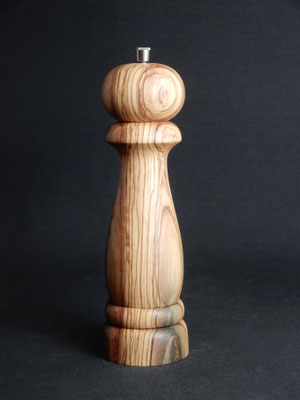 Stahlwerk,      Ölbaum,     für Pfeffer,     ca. 7 x 25 cm,     CHF 105.-,                                                   VIDEO