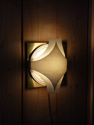 Messing, Sperrholz, Keramik, Vogelaugenahorn-Furnier, 3W LED     CHF 100.-     Lieferbar