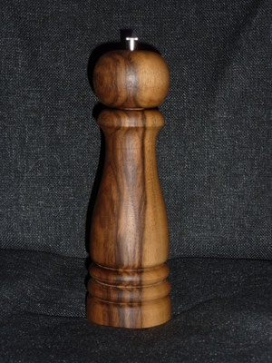  Stahlwerk / Nussbaum pur,     ca. 25 cm,       CHF 95.-       