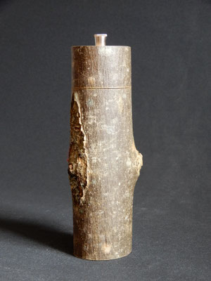 Stahlwerk,    Buchenast(?),    für Pfeffer,    ca. 7 x 20 cm,     CHF 85.-,                           VIDEO