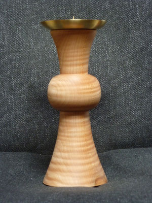 Ahorn / Messing,  H 24 cm   CHF 40.-  Lieferbar