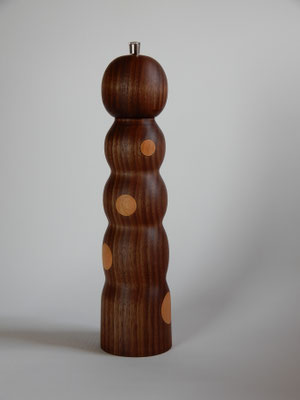 Stahlwerk,     Schwarznuss/Kirschbaum,     für Pfeffer,     ca. 7 x 29 cm,     CHF 115.-